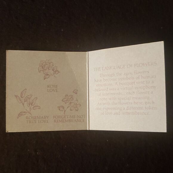 Vintage 1983 Avon "Memories... Are For Sharing" Porcelain Musical Trinket Box - Picture 13 of 15